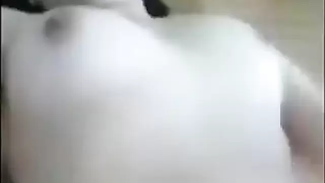 Kazakistanlı okul kızı mastürbasyon yapıyor.